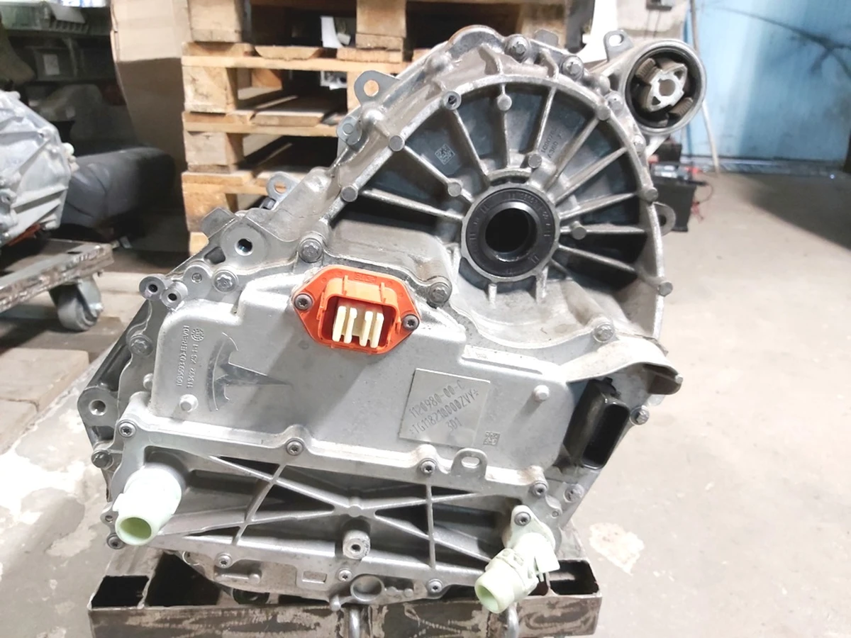 1 Мотор задний MOSFET в сборе с повреждением Tesla model 3 1120980-00-C