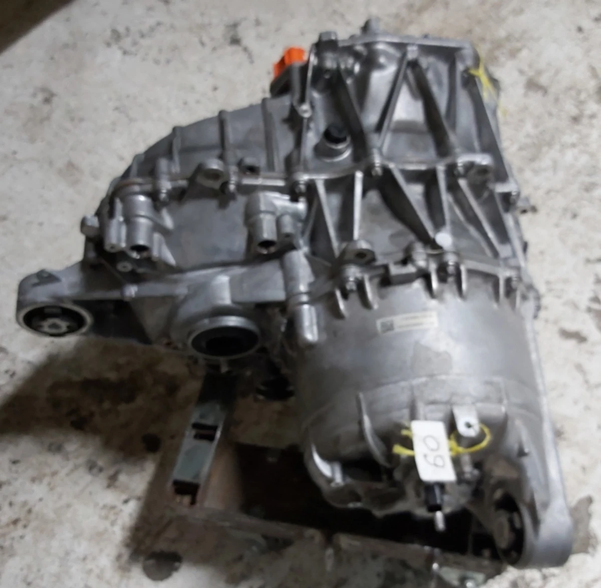 1 Мотор задний MOSFET без теплообменнка, масляных насоса и фильтра, штуцеров инвертора Tesla model 3 1120980-00-G