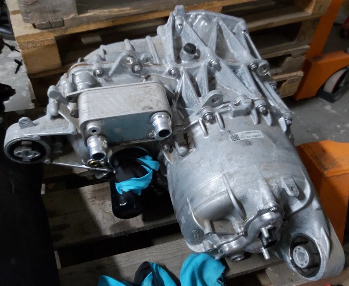 1 Мотор задній MOSFET у зборі без інвертора Tesla model 3 1120980-00-D