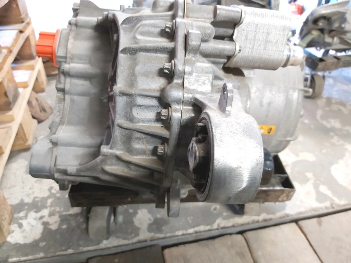 Мотор задній 3DU - LOW CURRENT в сборе Tesla model 3 1120990-00-F