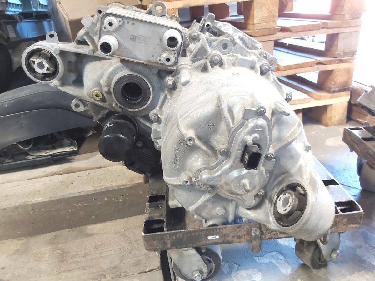 Мотор задній 3DU - LOW CURRENT в сборе Tesla model 3 1120990-00-F