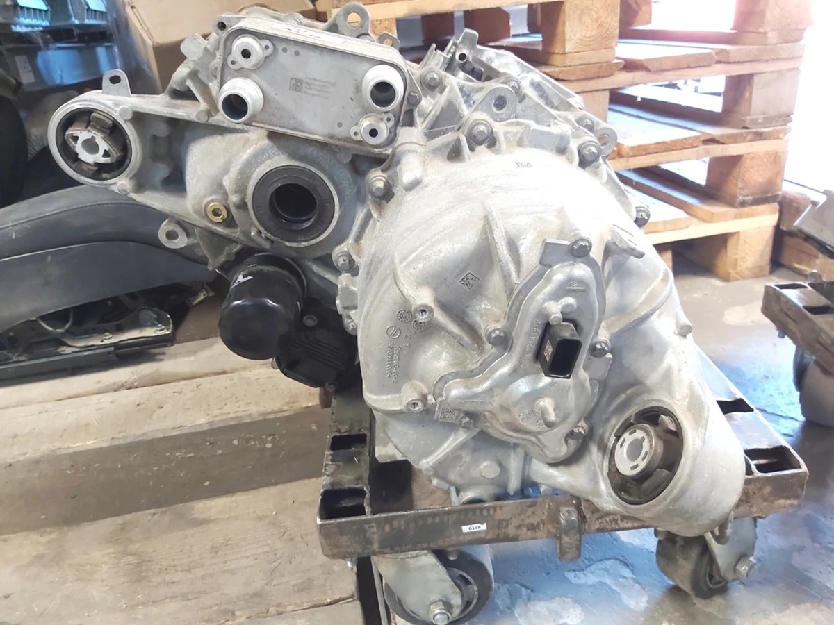 1 Мотор задній MOSFET у зборі з пошкодженням Tesla model 3 1120990-00-F