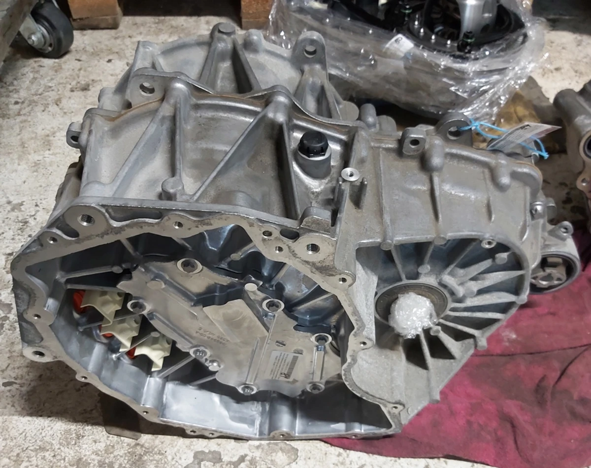 1 Мотор задний 3DU LOW CURRENT без статора-ротора и навесного оборудования Tesla Model 3, Model Y 1120990-00-J