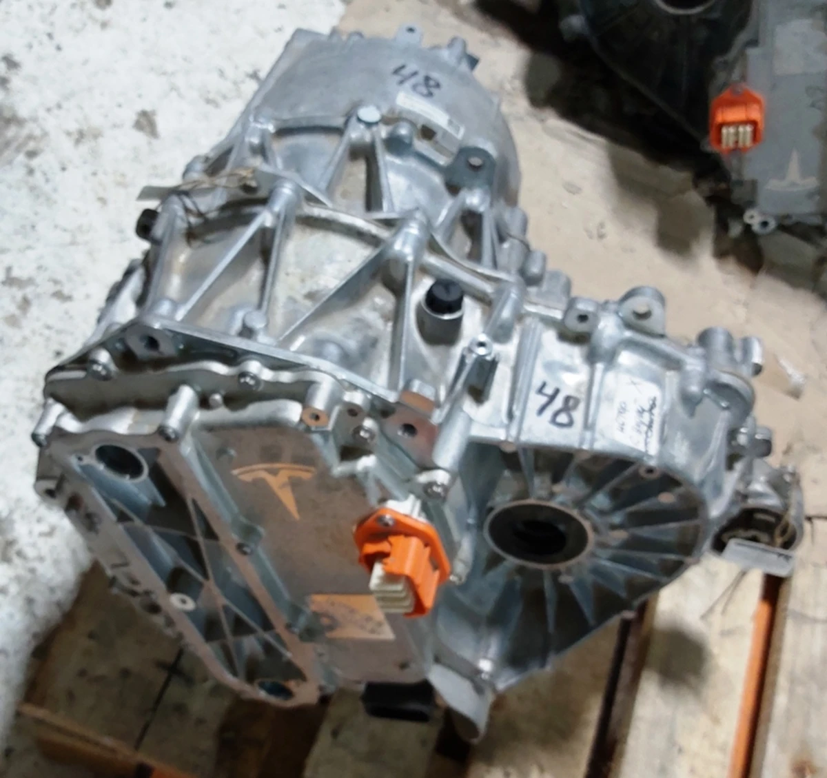 1 ASY,M3,REAR,MOSFET-LC,GLOBAL without heat exchanger, oil filter and pump, inverter fittings with damage Tesla model 3, model Y 1120990-00-H