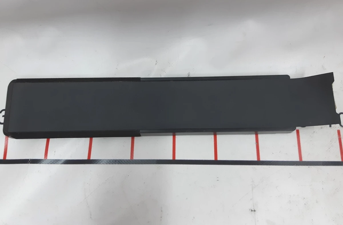 14 Пластина кріплення килимка (2-й ряд сидінь 7 місць) Tesla model X 1121022-00-D