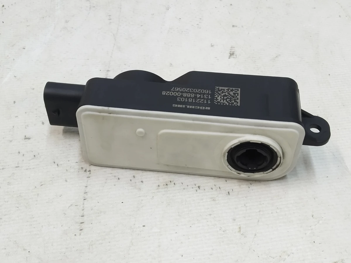 7 Електропривод центрального люверса Tesla Model X 1034850-00-F