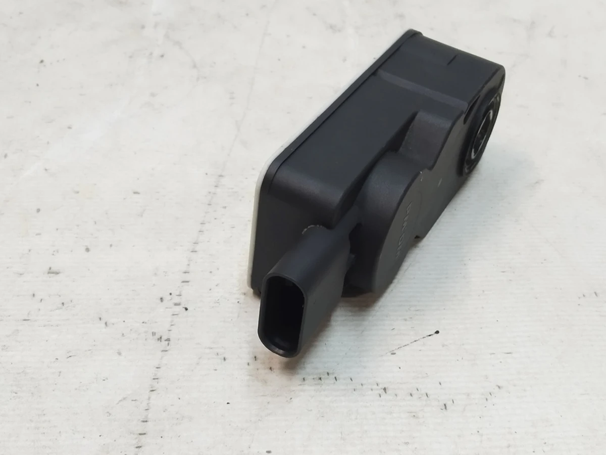 7 Електропривод центрального люверса Tesla Model X 1034850-00-F