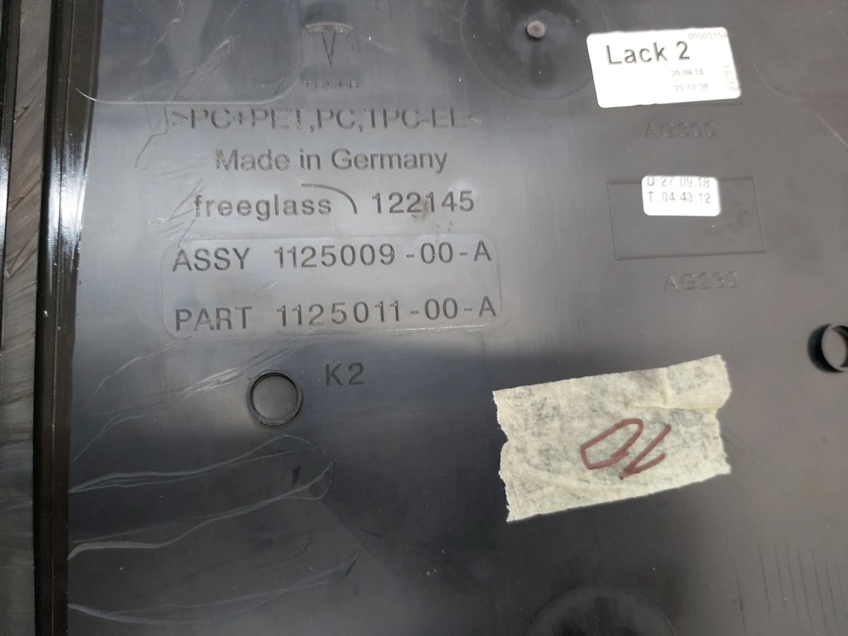 19 Панель наружная крыши задняя центральная с кронштейном парктроника с повреждением Tesla Model X, Model X Mar 2021, Model X June 2025 1125009-00-B