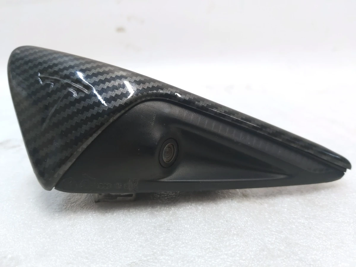 3 Повторитель поворота левый (камера) накладка Carbon Tesla model 3 1125106-77-E