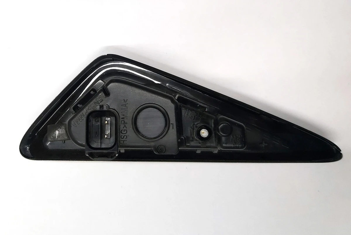 3 Повторювач повороту лівий (камера) АП2,5 та вище Tesla model 3 1125106-77-E