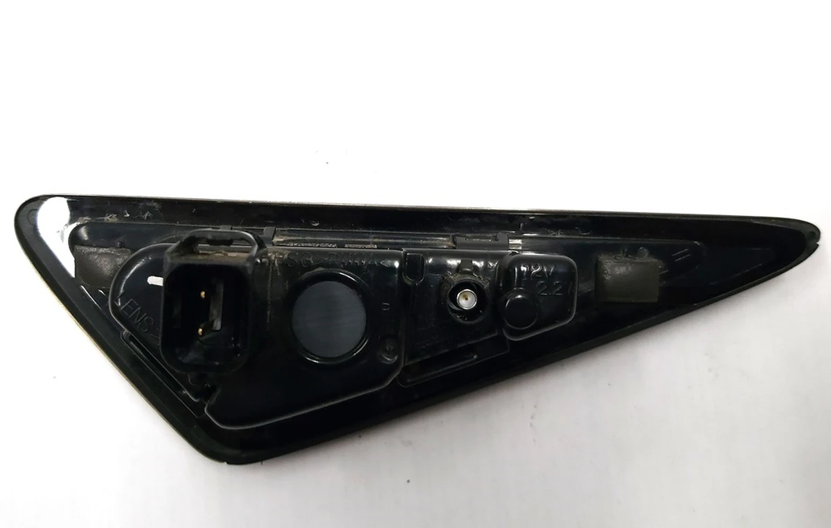 6 Повторитель поворота правый (камера) (хром) АП2,5 и выше Tesla model 3 1125107-00-E