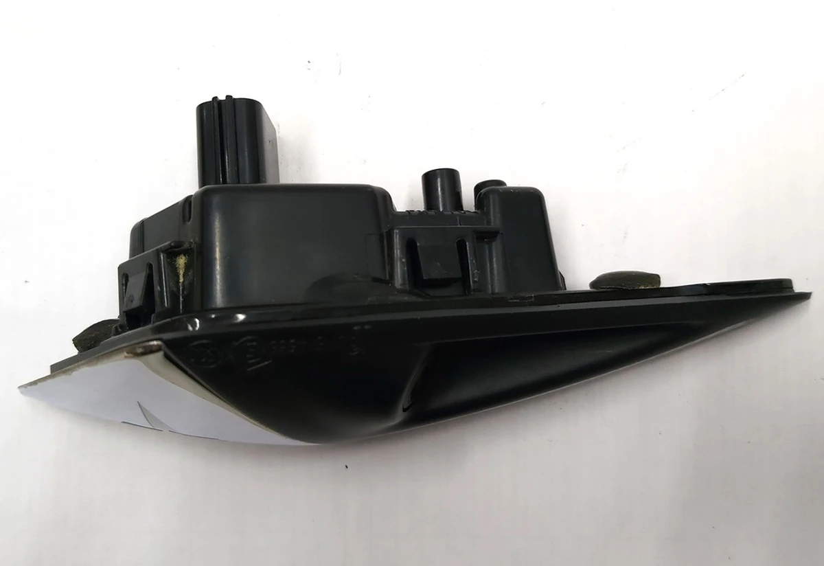 6 Повторитель поворота правый (камера) (хром) АП2,5 и выше Tesla model 3 1125107-00-E