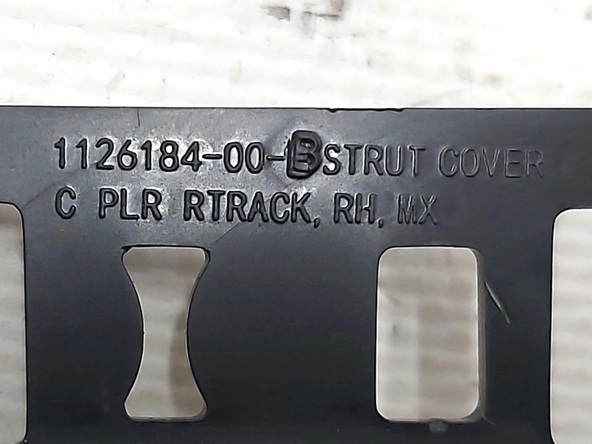 12 Plug laths doorway rear right pillar C Tesla model X 1105129-00-D