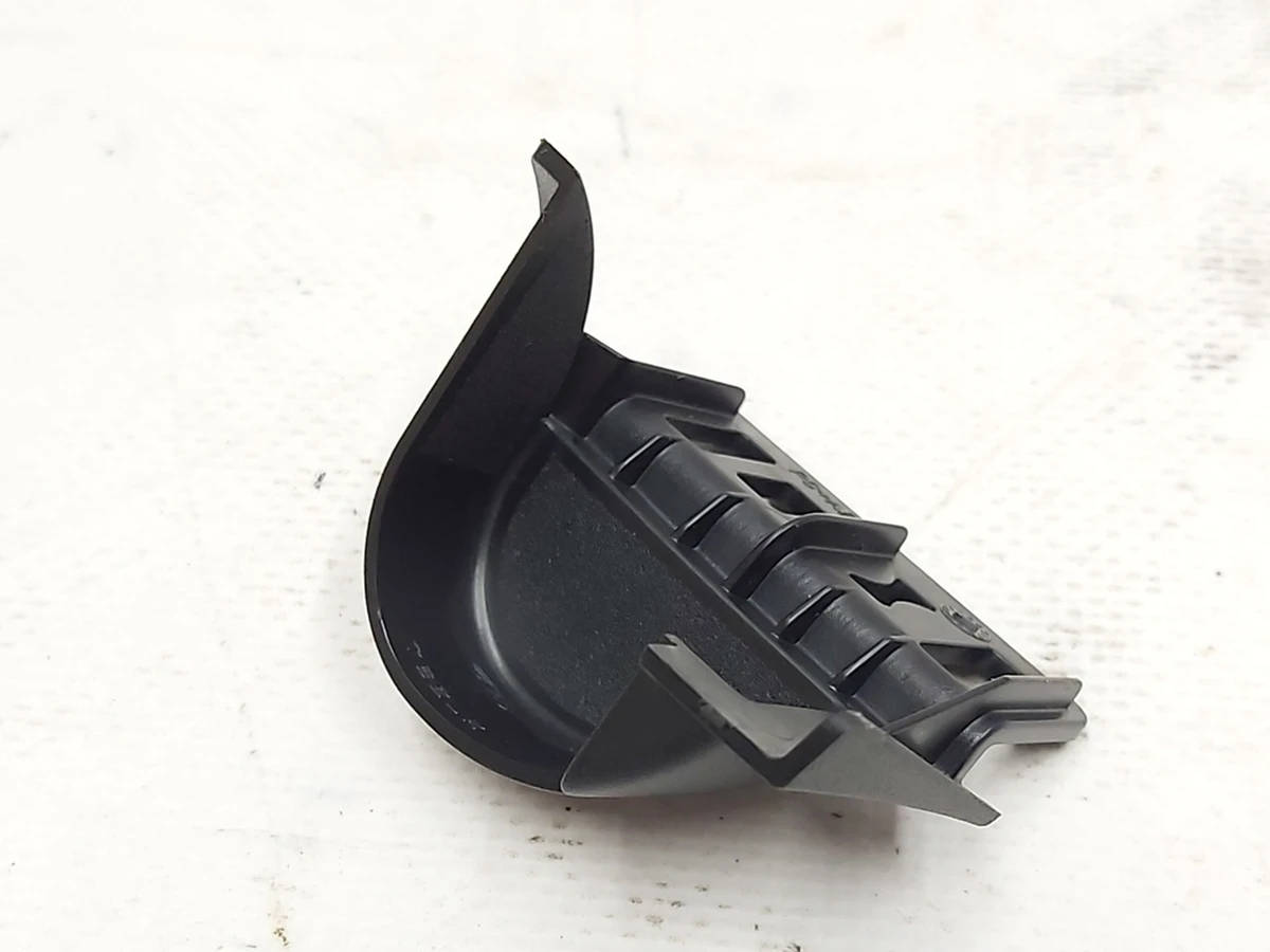 12 Plug laths doorway rear right pillar C Tesla model X 1105129-00-D