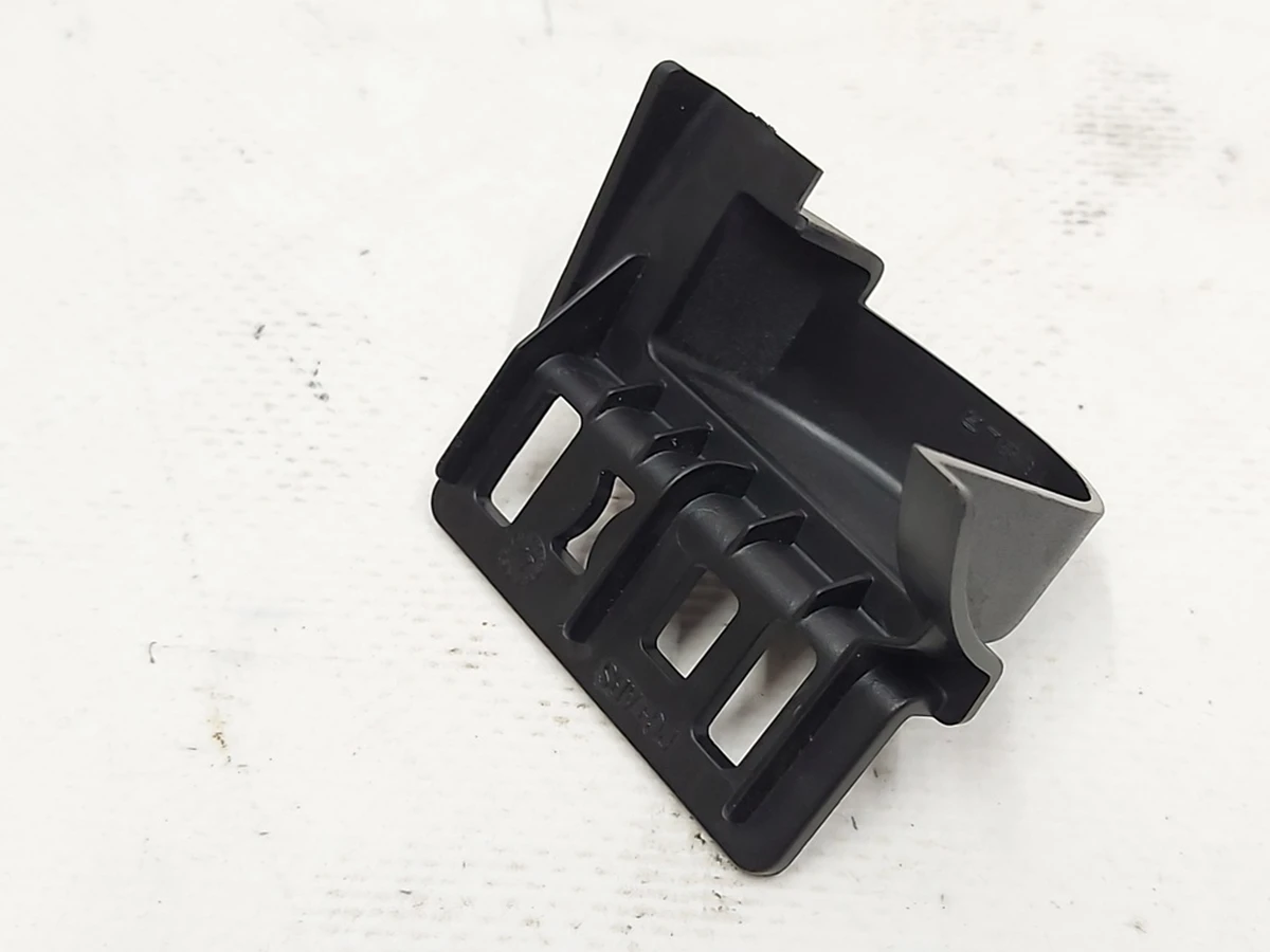 12 Plug laths doorway rear right pillar C Tesla model X 1105129-00-D