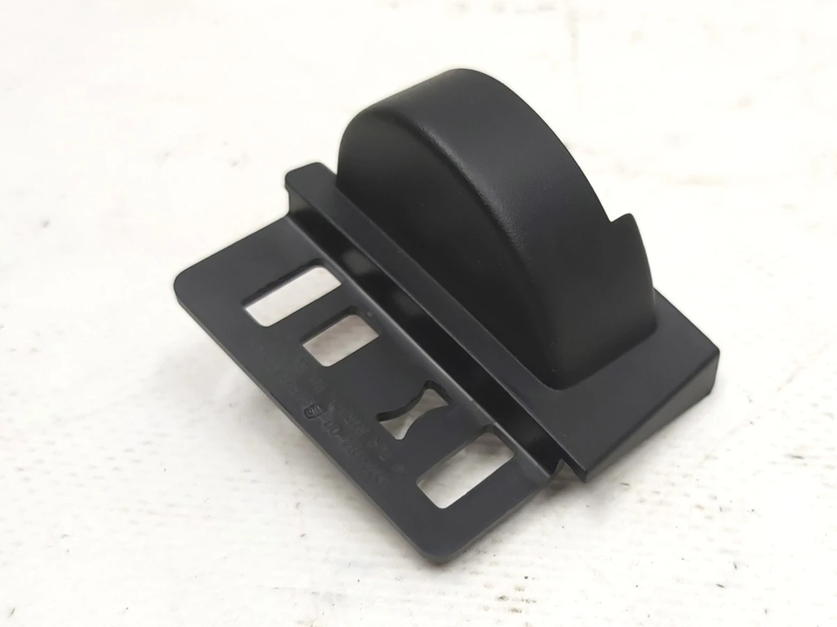 12 Plug laths doorway rear right pillar C Tesla model X 1105129-00-D