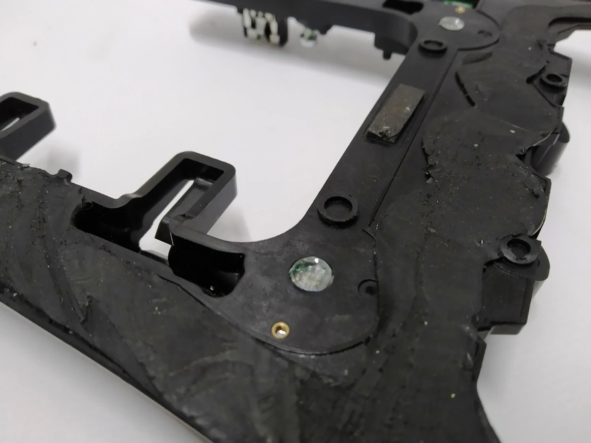 Кронштейн кріплення камери TRIPLE з датчиком температури лобового скла (в зборі) Tesla model 3 1086333-00-F, 1110860-00-D, 1126265-00-C