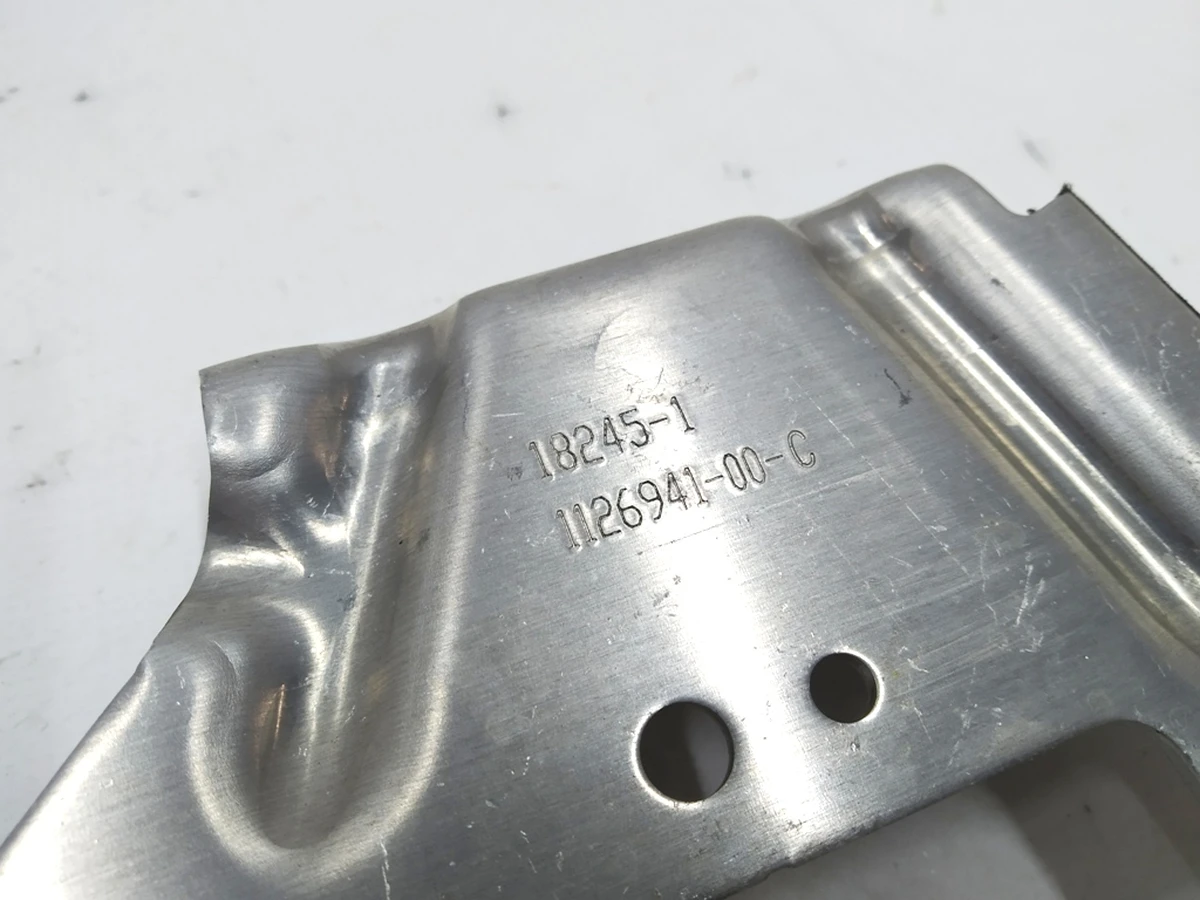 12 Кронштейн крепления нагревателя батареи нижний Tesla model S REST 1126941-00-C