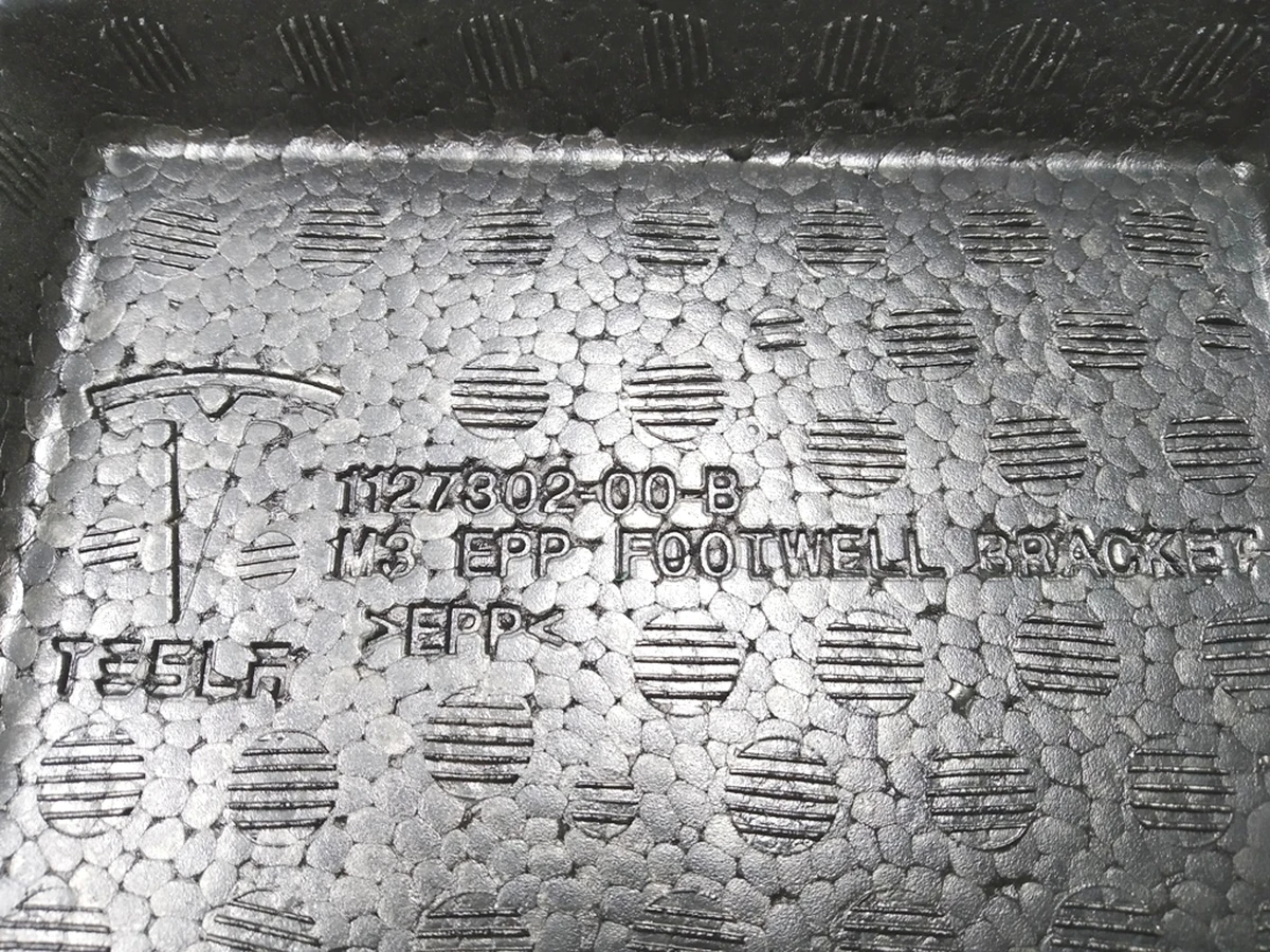 2 Front Passenger Carpet Footrest (Styrofoam) Tesla model 3 1127284-00-D