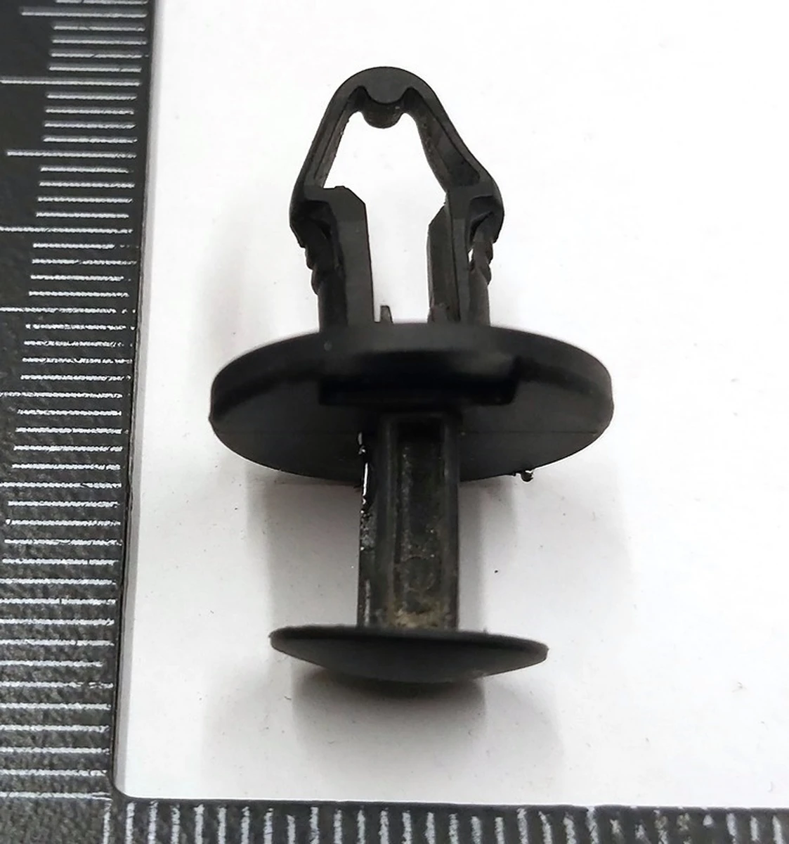 Клипса PULL RIVET,8MM,5-7 GRP,NYLON,BLK Tesla model model 3, model Y 1128034-00-B