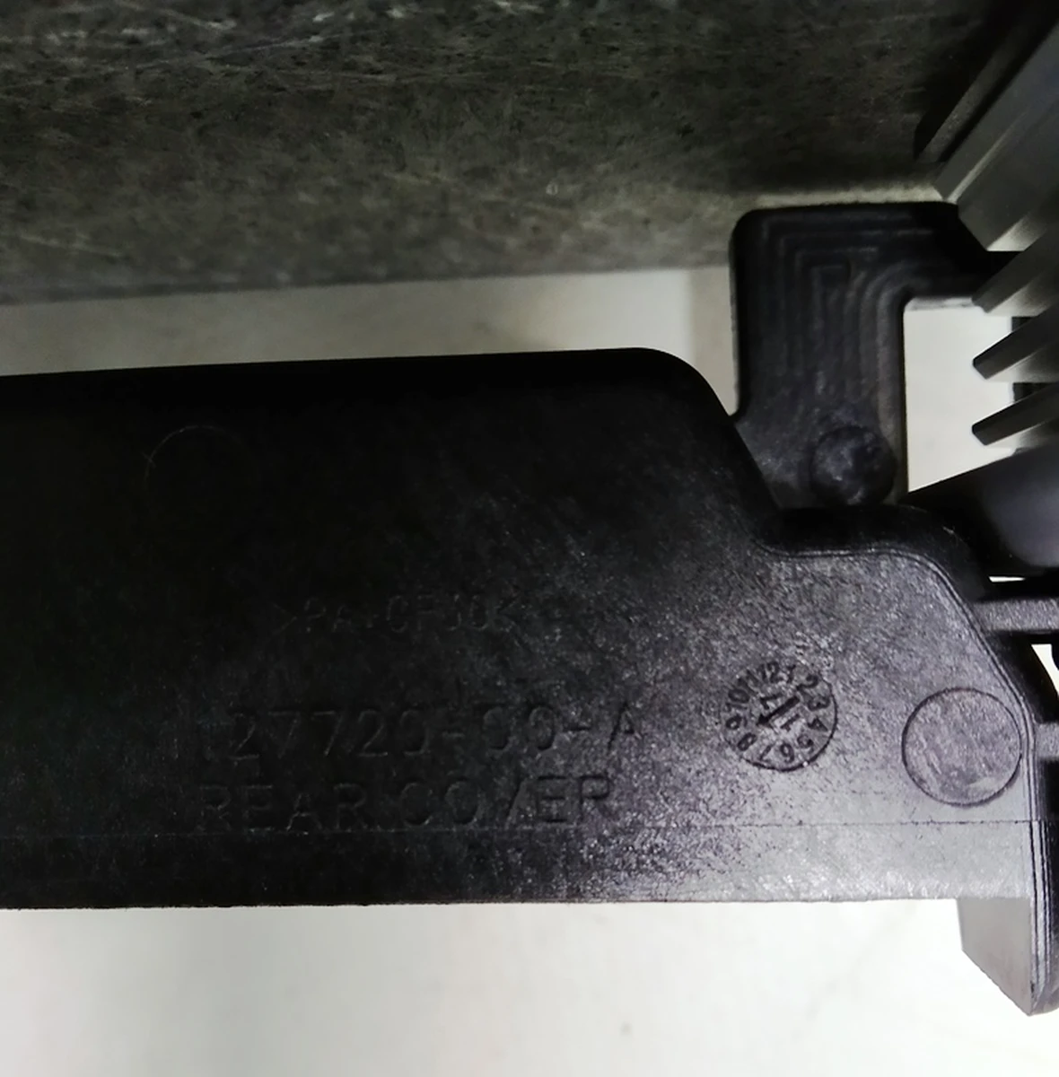 4 Панель підлоги 2-го ряду сидінь задня з направляючими (7 місць) Tesla model X 1128545-00-E