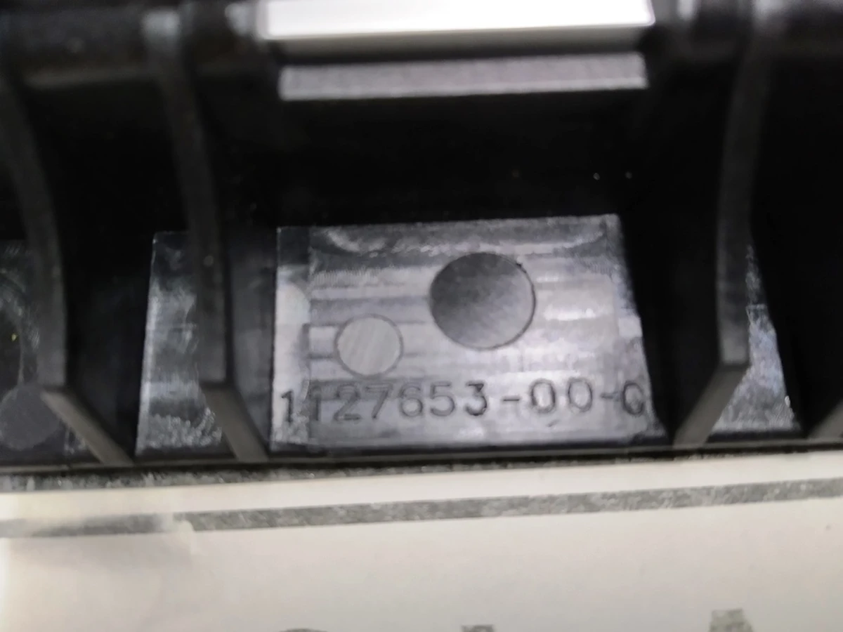 4 Панель підлоги 2-го ряду сидінь задня з направляючими (7 місць) Tesla model X 1128545-00-E