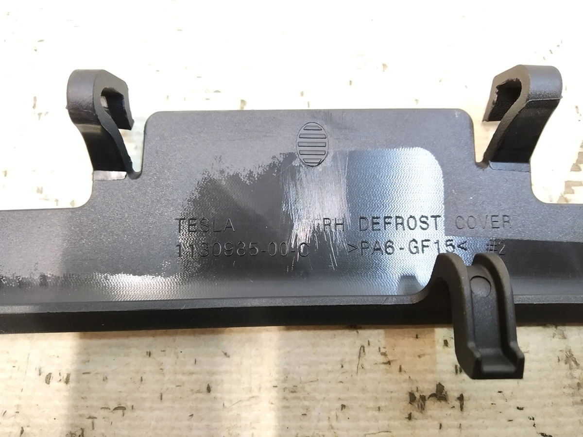 25 INSTRUMENT PANEL - DEFROST COVER - RIGHT HAND Tesla Model 3, Model Y 1130985-00-C