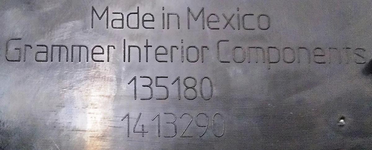 14 Декоративна накладка динаміка передніх правих дверей Tesla model 3 1090411-01-H