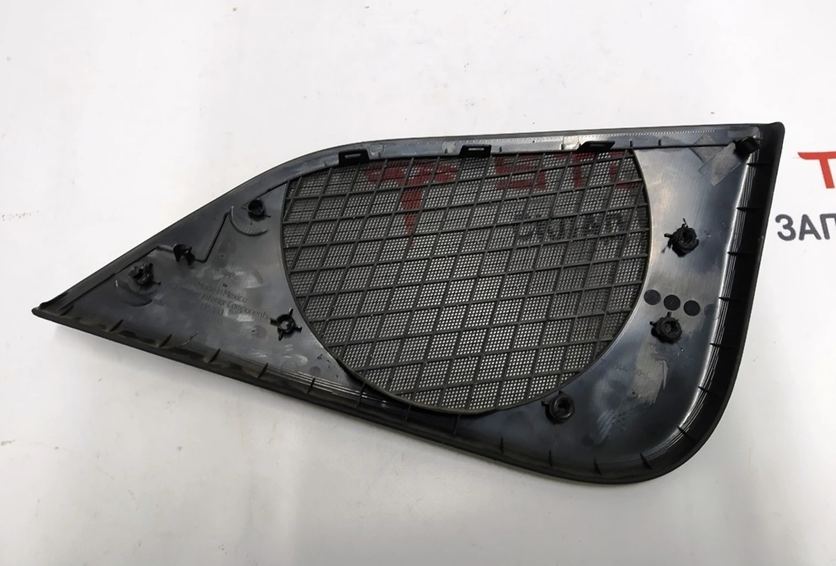 14 Декоративна накладка динаміка передніх правих дверей Tesla model 3 1090411-01-H