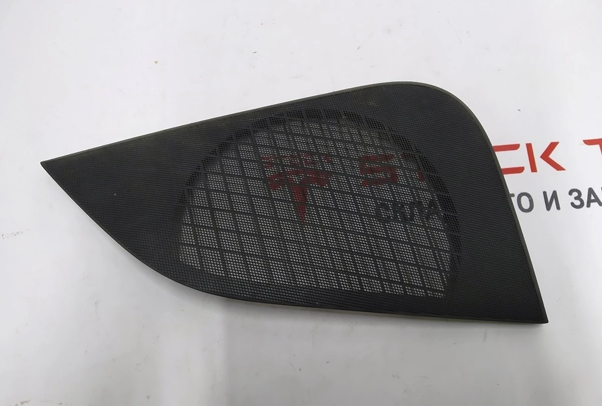 14 Декоративная накладка динамика передней правой двери Tesla model 3 1090411-01-H