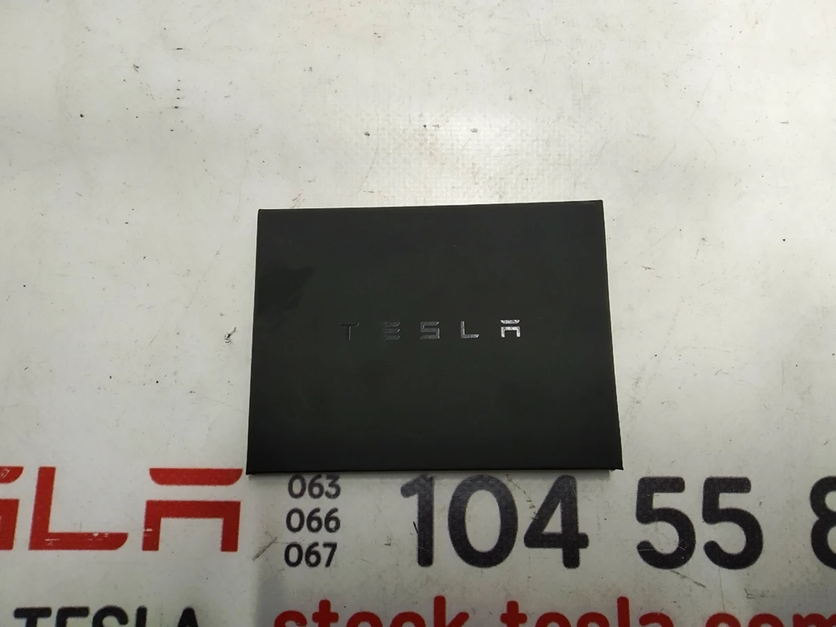 1 Ключ открытия автомобиля (карточка NFC в комплекте с чехлом) NEW Tesla model 3 1131087-00-F