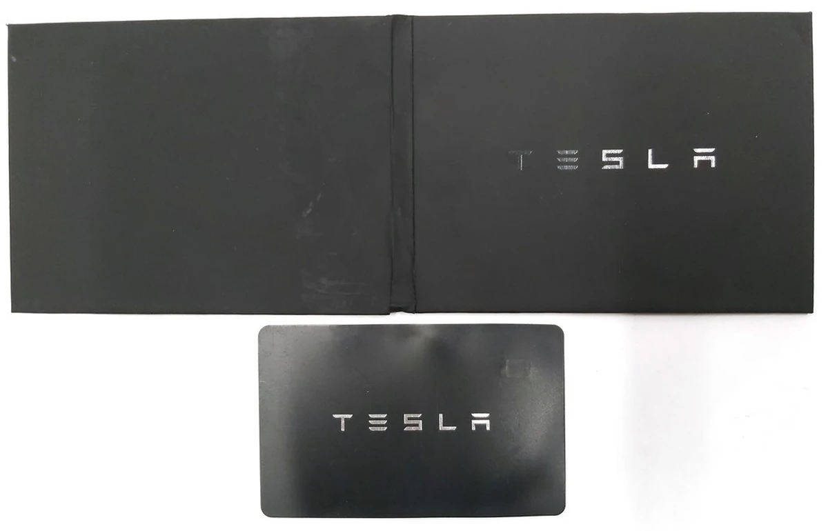 1 Ключ відкриття автомобіля (картка NFC у комплекті з чохлом) Tesla model 3 1131087-00-F