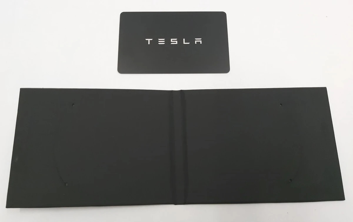 2 Ключ відкриття автомобіля (картка) Tesla model 3 1104284-00-F