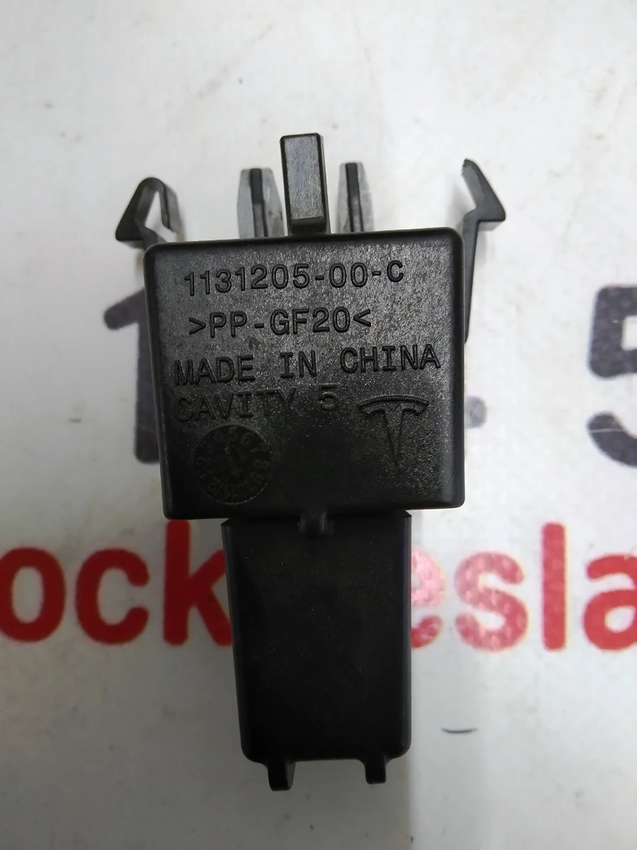 14 M3 Frunk Clip Reinforcement  Tesla Model 3 1131205-00-C