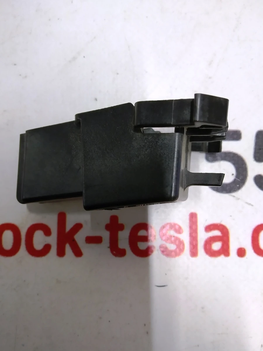 14 M3 Frunk Clip Reinforcement  Tesla Model 3 1131205-00-C