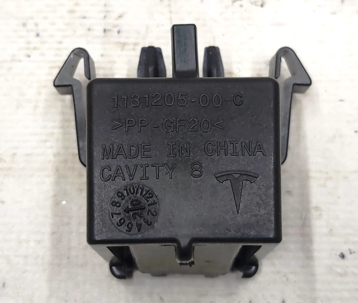 14 Кріплення боксу підкапотного (ванни) ліве праве з пошкодженням Tesla Model 3 1131205-00-C