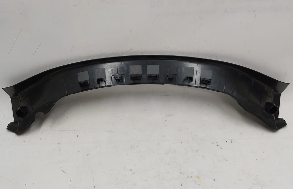 6 Облицювання багажника верхнє з пошкодженням Tesla model 3 1132812-00-A