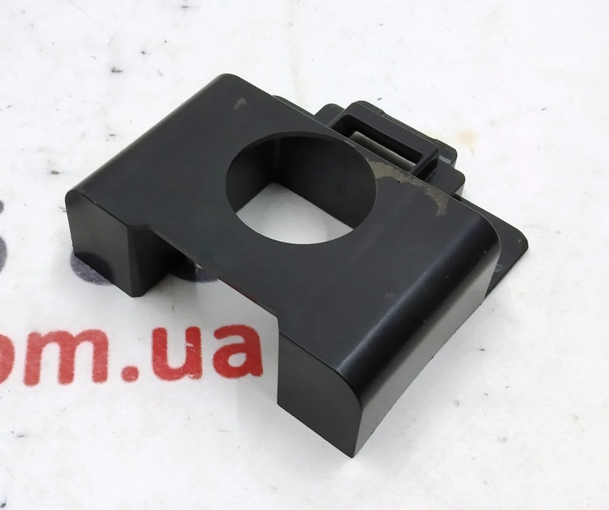 15 Кронштейн пластины крепления ковров сидений 2-го ряда Tesla model X 1121022-00-D