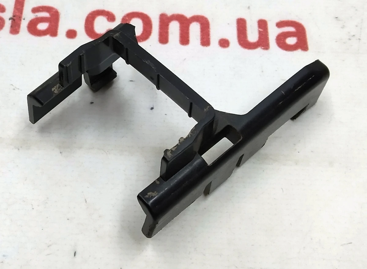 15 Накладка декоративна задня санки лівої/правої сидінь 2-го ряду 60/40 (з пошкодженням) Tesla model X 1132843-00-A