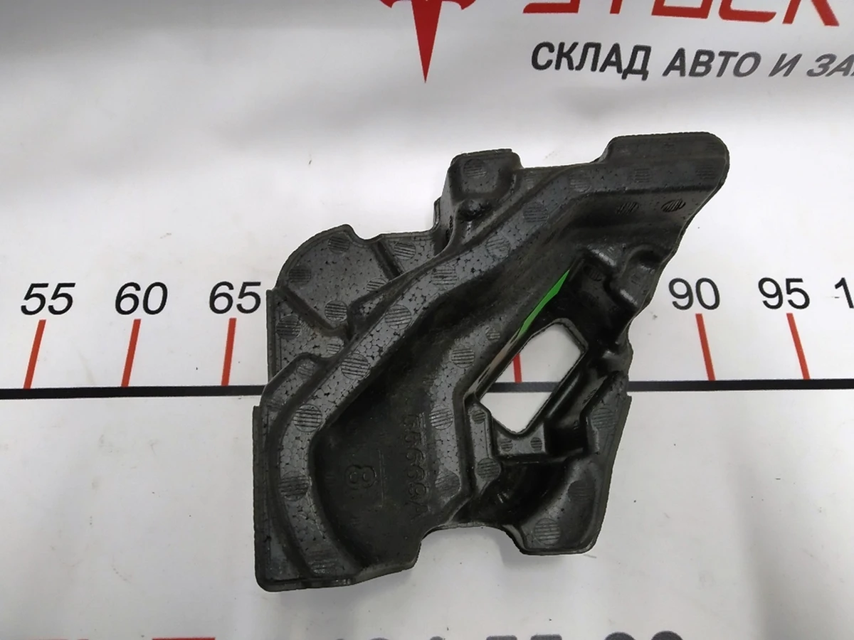 8 Упор направляючої сидіння другого ряду права (піна) Tesla Model 3 1133023-00-D