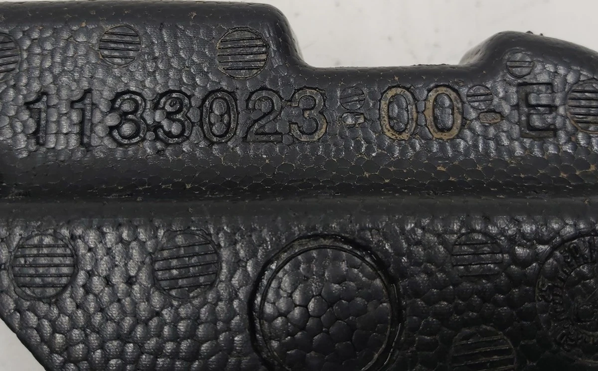 8 Упор направляючої сидіння другого ряду права (піна) Tesla model 3 1133023-00-D