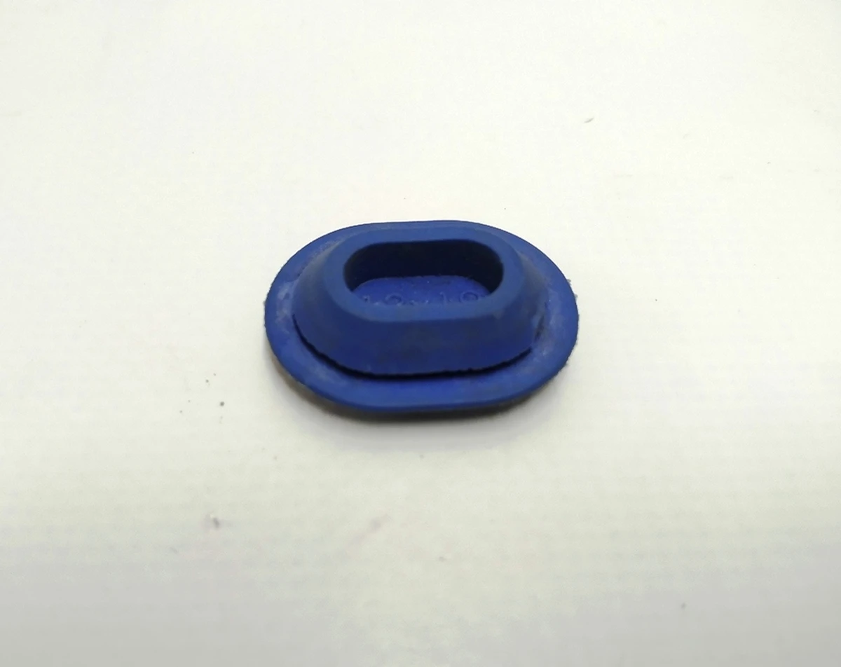 7 Заглушка гумова (13мм x 19мм) Tesla model 3, model X 1133968-00-B