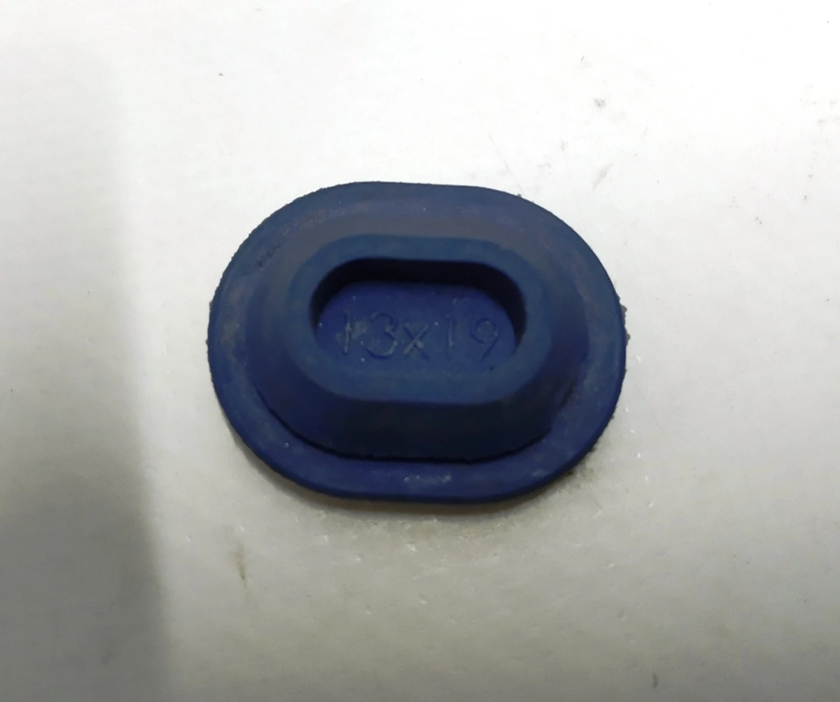 7 Заглушка гумова (13мм x 19мм) Tesla model 3, model X 1133968-00-B