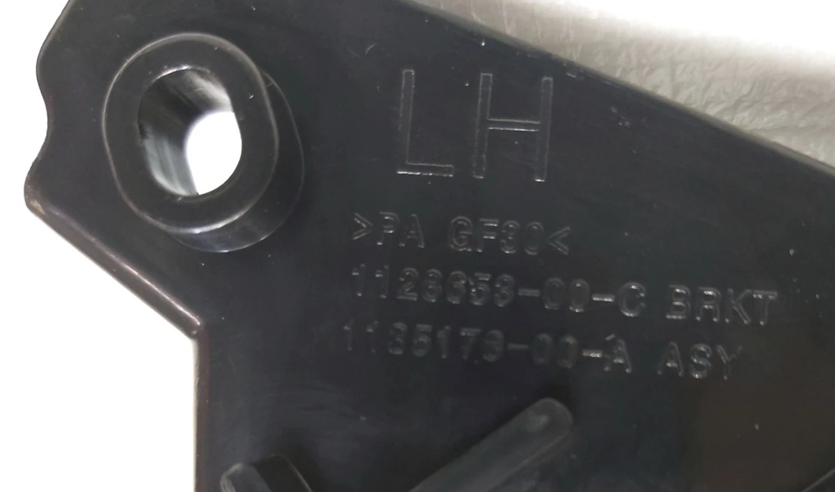 18 Кронштейн радара АП 2,5 з верхньою кришкою притискною Tesla model S REST 1135178-00-A