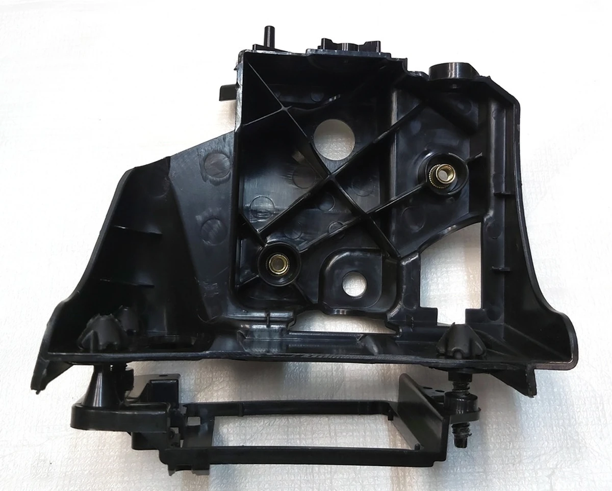 18 Кронштейн радара АП 2,5 з верхньою кришкою притискною Tesla model S REST 1135178-00-A