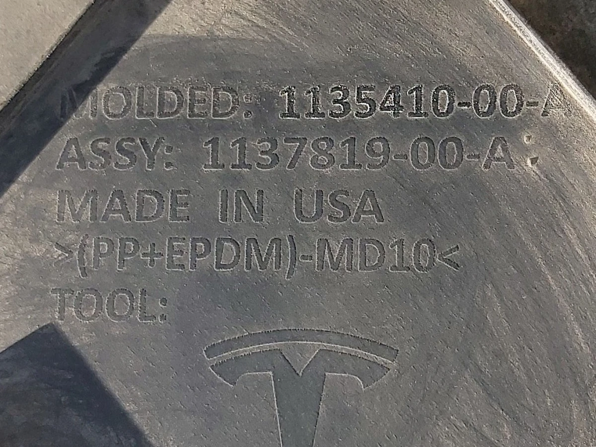 1 Rear lower diffuser bumper Tesla model 3 1135410-00-A