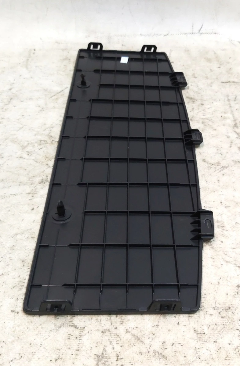 8 Крышка диффузора бампера заднего нижнего (заглушка фаркопа, люк) Tesla model 3 1460156-00-A