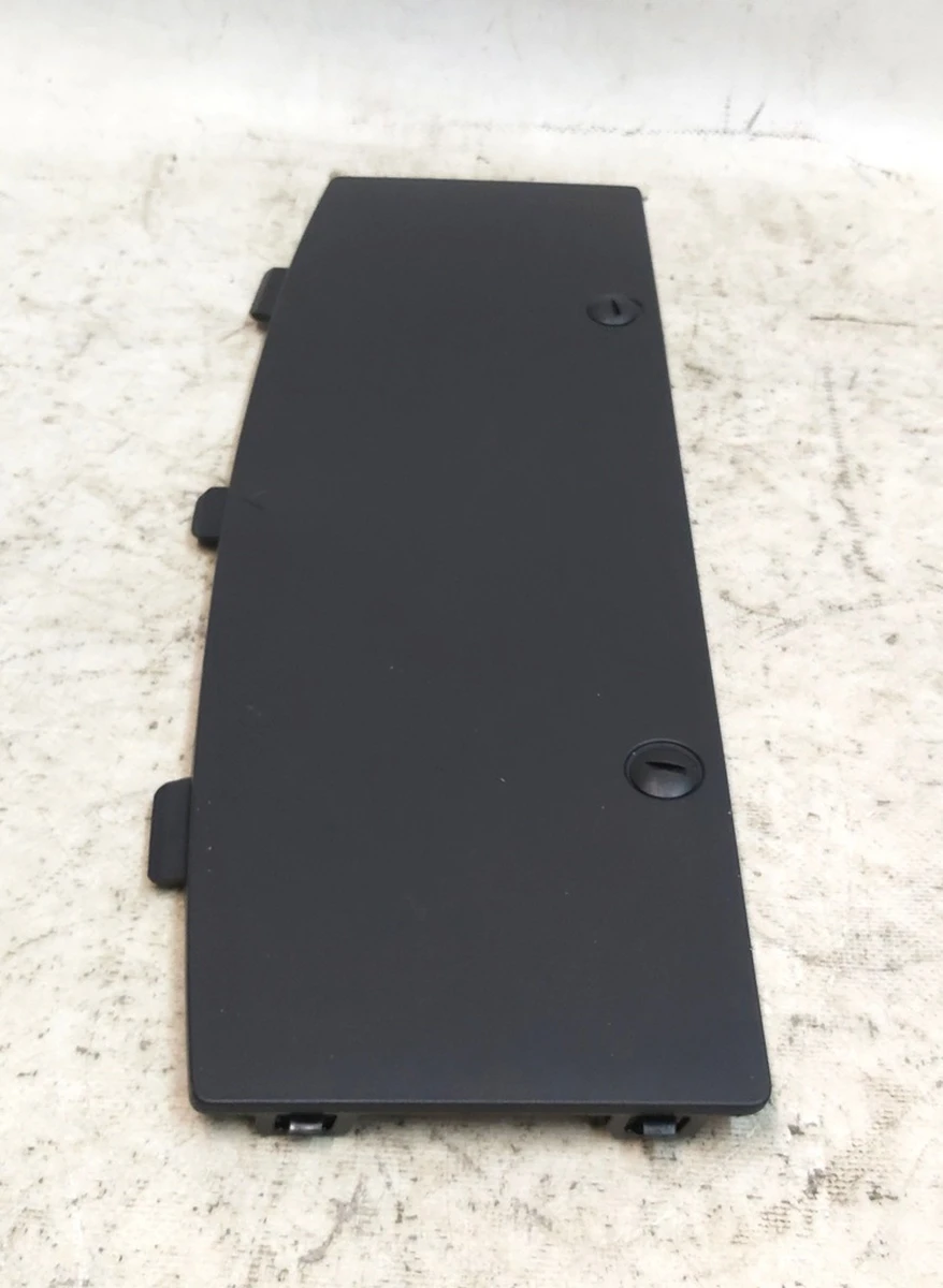 8 Крышка диффузора бампера заднего нижнего (заглушка фаркопа, люк) Tesla model 3 1460156-00-A