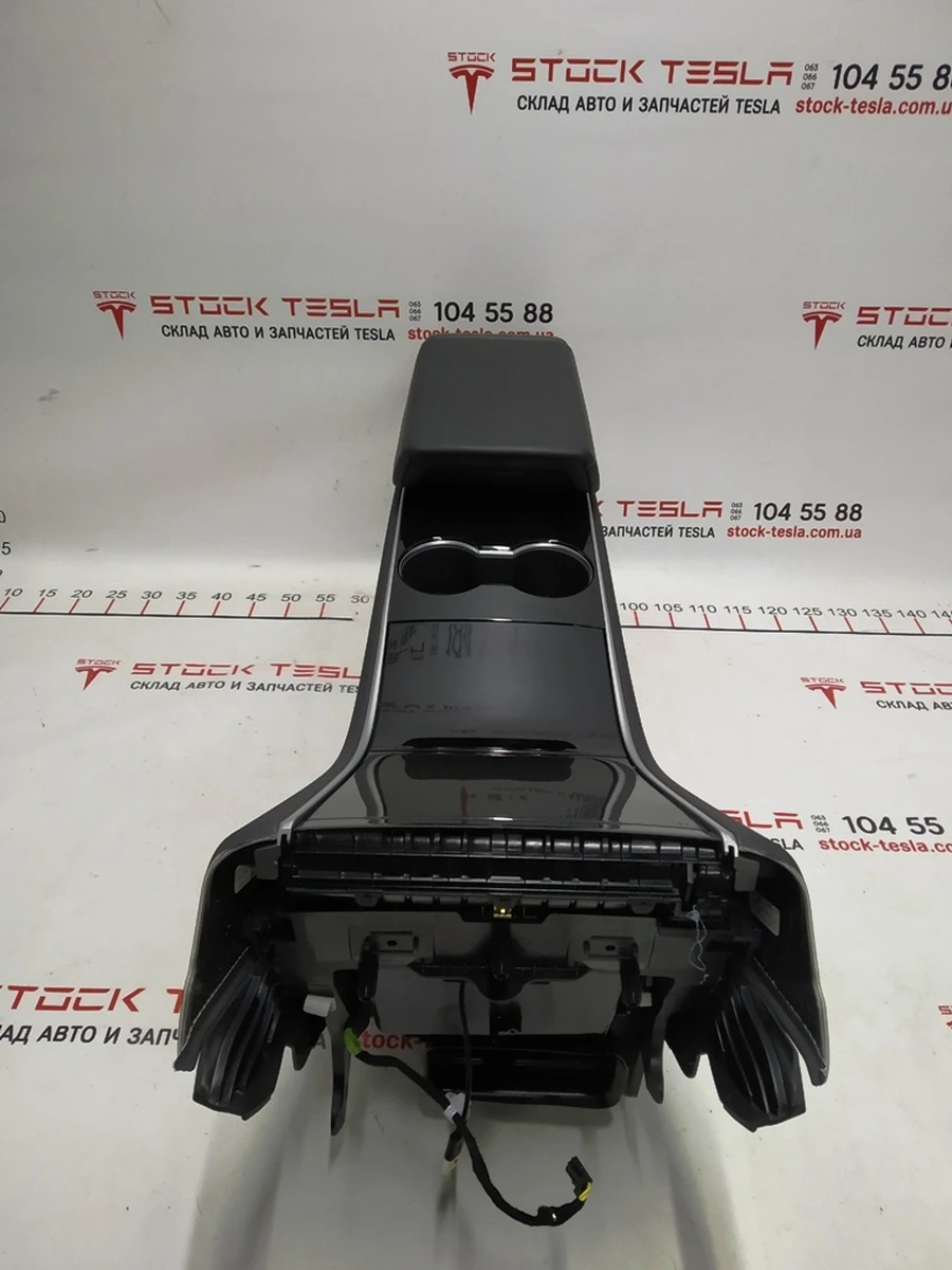 1 Центральна консоль у зборі підлокітник Black підсклянник Plastic Black Tesla model 3 1087900-00-E
