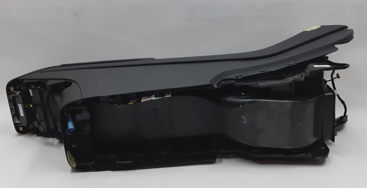 1 Центральная консоль подлокотник Black подстаканник Plastic Black без задней верхней крышки Tesla model 3 1087900-00-E